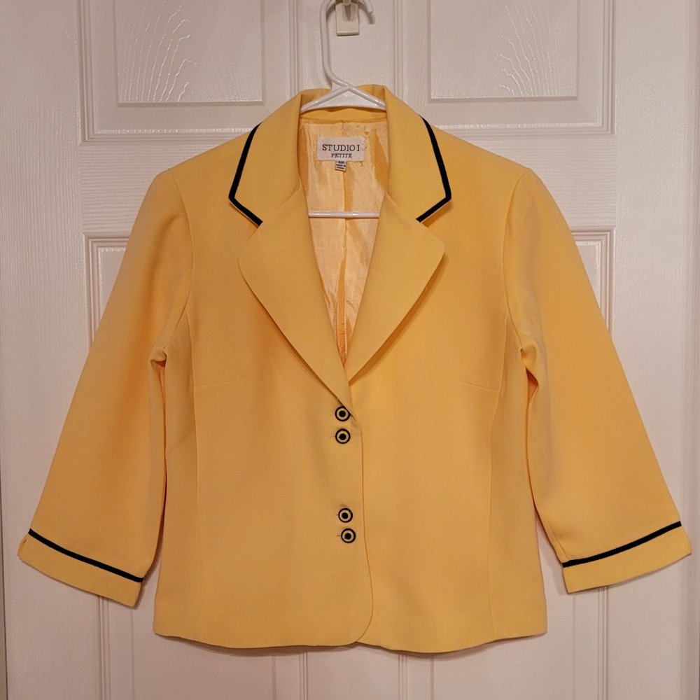 Studio I Yellow and Black Blaze Size 10P